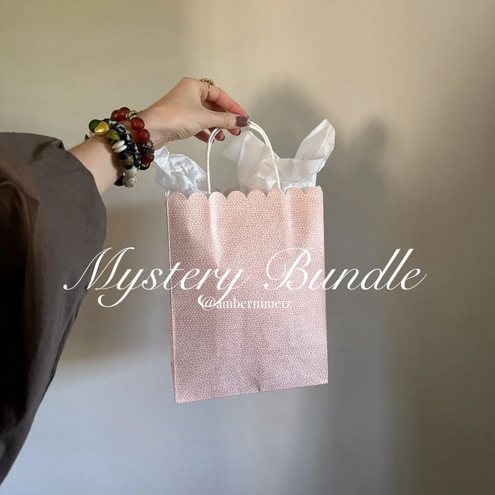 ✨A GIRLY MYSTERY BUNDLE OF TREASURES✨ - Picture 1 of 9